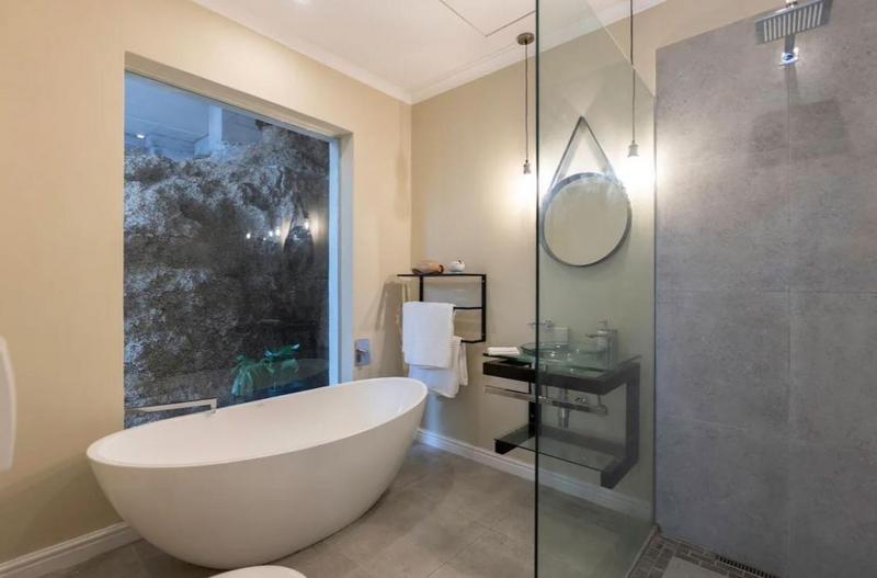 5 Bedroom Property for Sale in Llandudno Western Cape